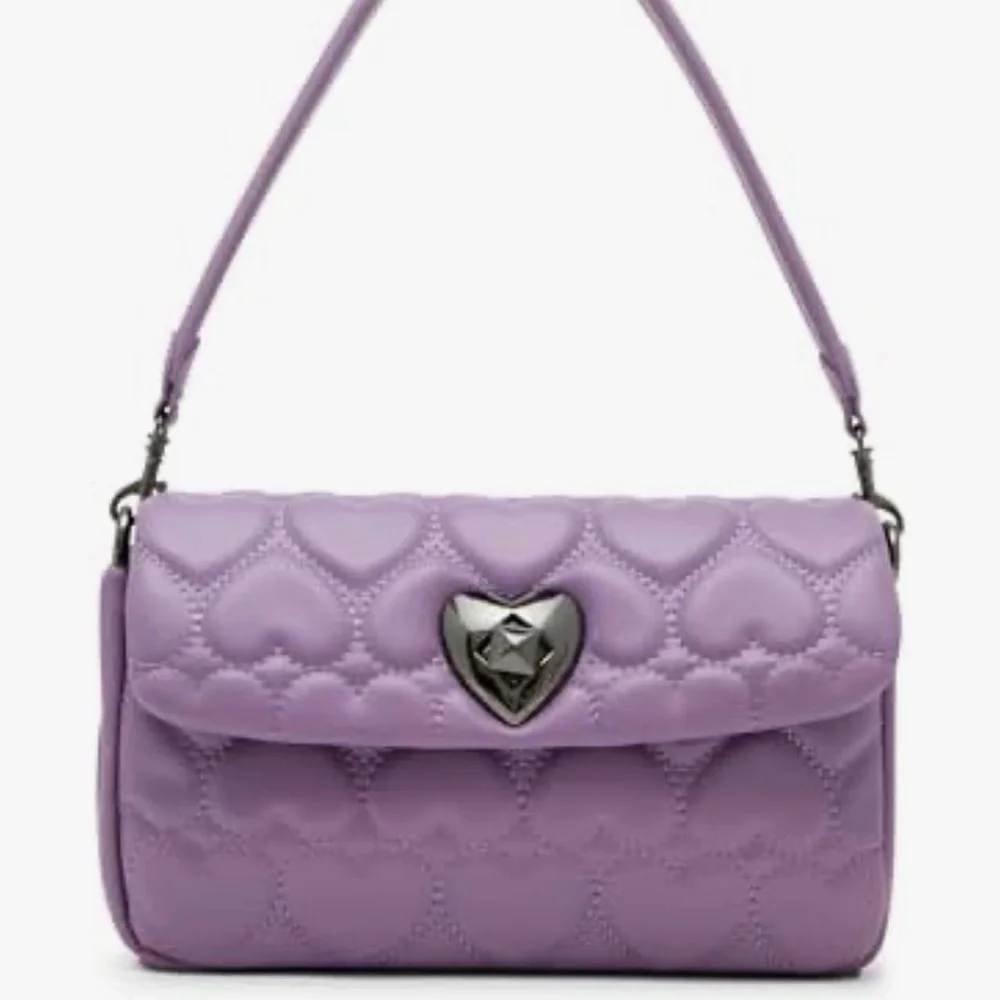 Betsey Johnson Lavender Quilted Heart Crossbody Bag with Silver Heart Clasp - Picture 1 of 10